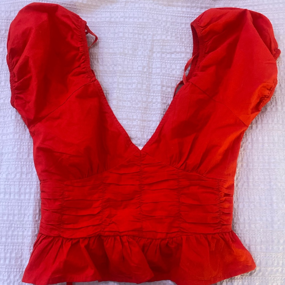 cute puffy sleeve red/orange top!